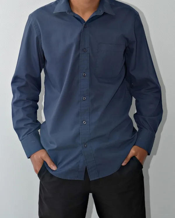 Navy long-sleeve shirt with point collar, chest pocket and buttoned cuffs, worn untucked, shown from the neck down
